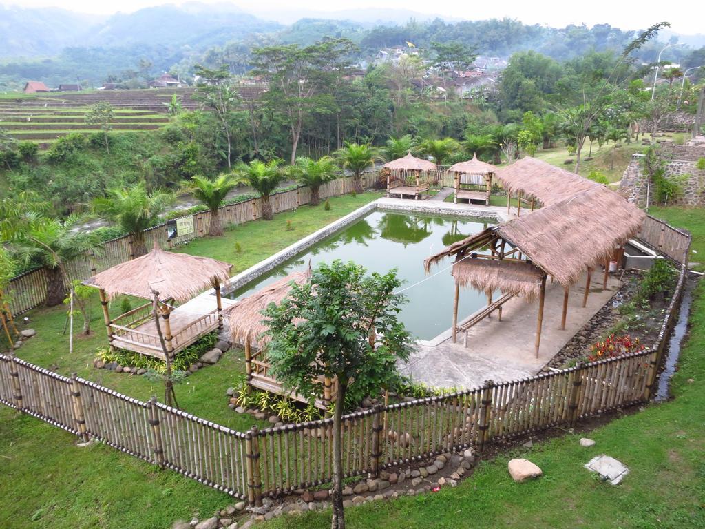 Bess Resort & Waterpark Hotel And Convention Malang Exterior foto