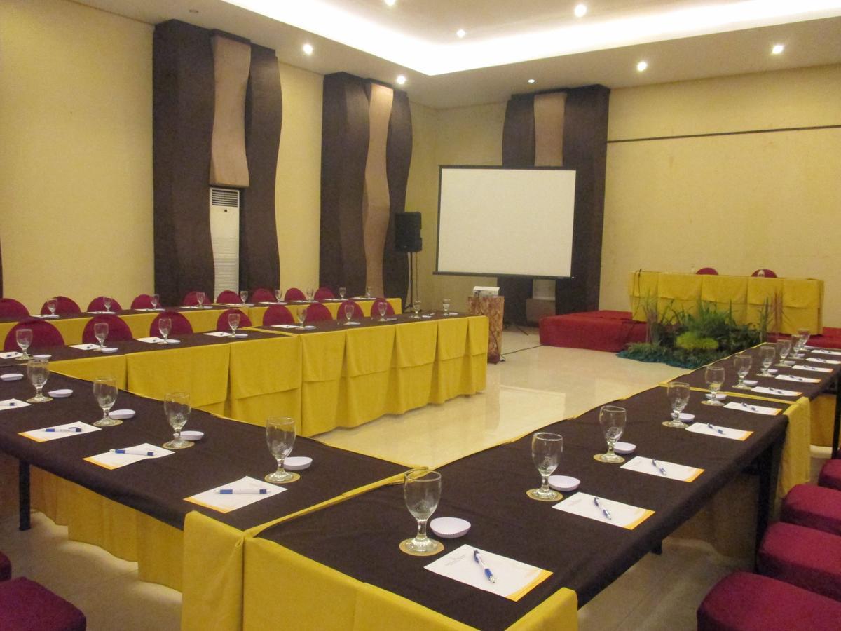 Bess Resort & Waterpark Hotel And Convention Malang Exterior foto